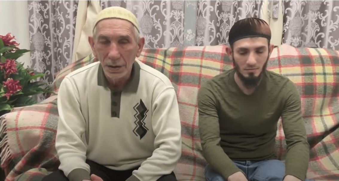 Стоп-кадр видео "Родственники Аурбиева Тамерлана из города Аргун записали обращение к жителям Чеченской Республики", https://youtu.be/ihzBXXr3cF4