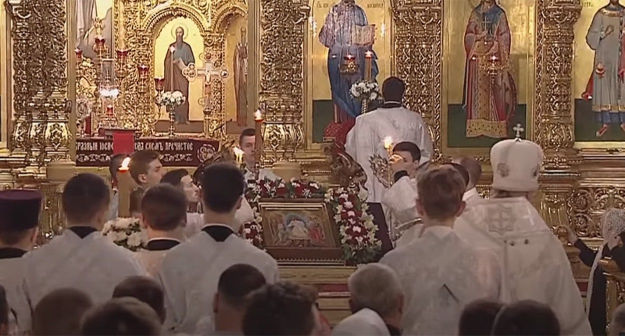 Пасхальное богослужение в одном из храмов Краснодара. Кадр из видео https://www.youtube.com/watch?v=sV9W5rkrjNQ